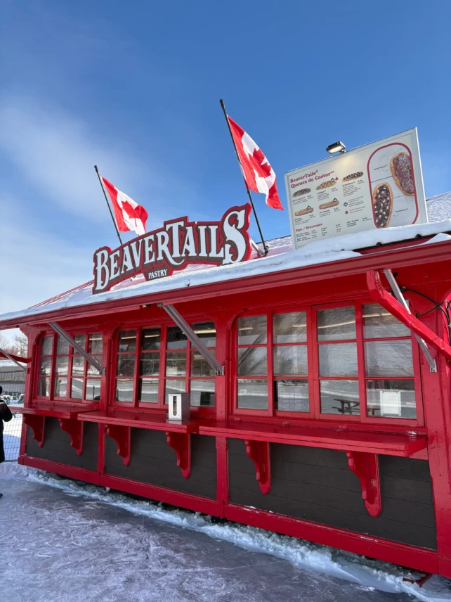 Facade Ottawa Winterlude Canal George